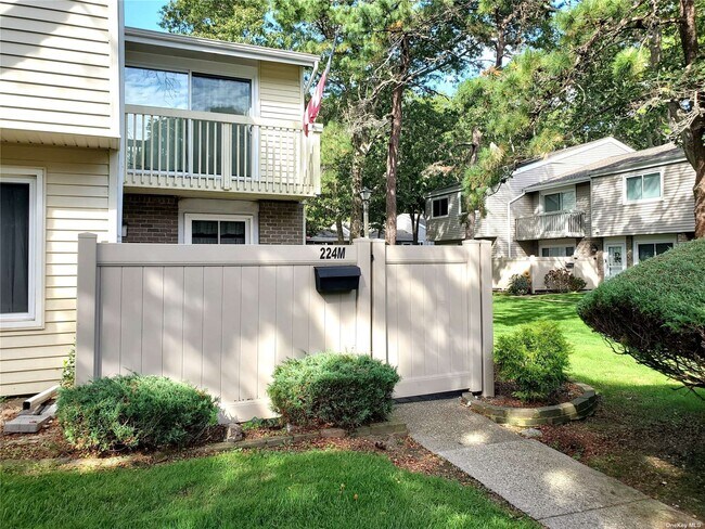 Foto del edificio - 224M Springmeadow Dr