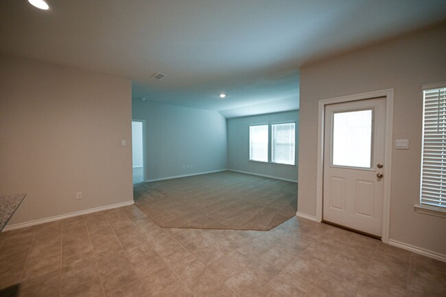 Building Photo - Beautiful New Home in Springtown