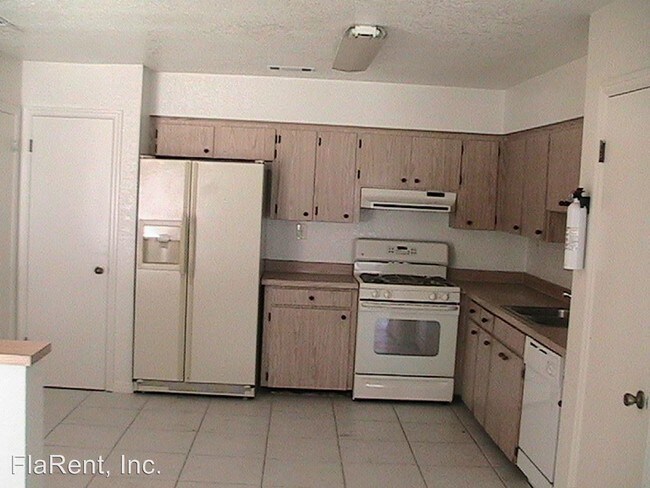 Building Photo - 3 br, 2 bath Apartment - 420 Forest Park Lane