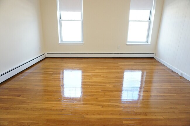 Building Photo - 180 N Beacon St