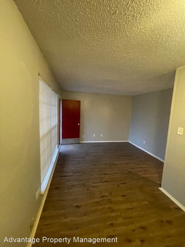 Building Photo - 2 br, 1 bath House - 1447 Wells Station Rd...
