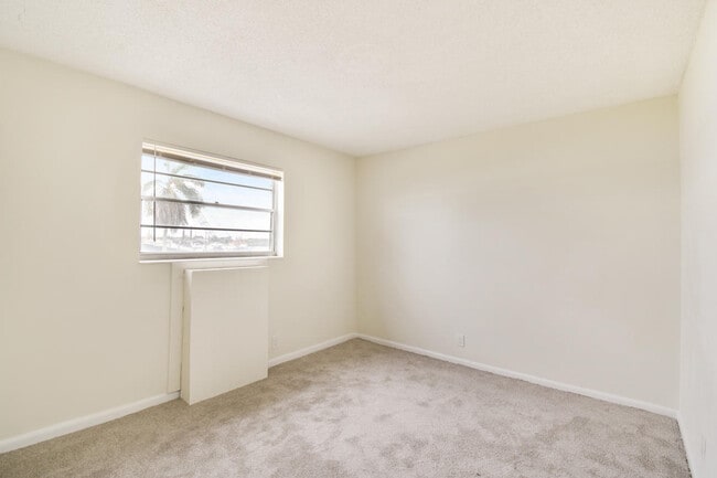 Building Photo - 3907 S Flagler Dr