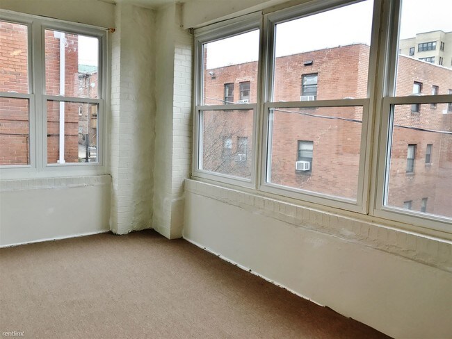 Building Photo - 3 br, 1 bath  - 2110 Wendover Pl