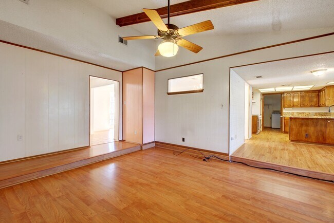 Building Photo - 2306 Forest Bend Dr