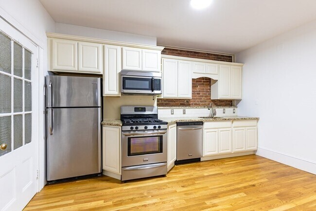 Building Photo - 178 L St