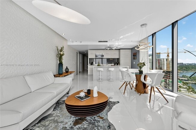 Foto del edificio - 650 NE 32nd St