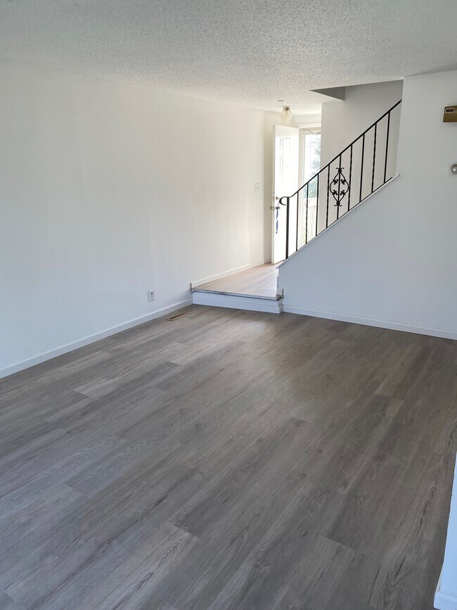 Foto del edificio - 3220 Nevada Ave N