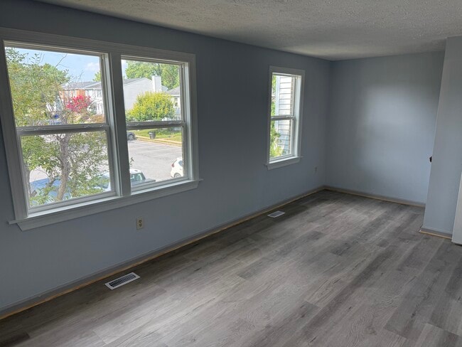 Master Bedroom - 6713 Kernel Ct