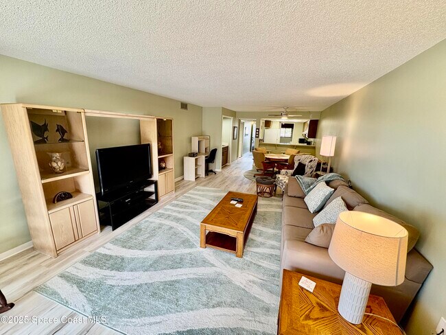 Foto del edificio - 8494 Ridgewood Ave