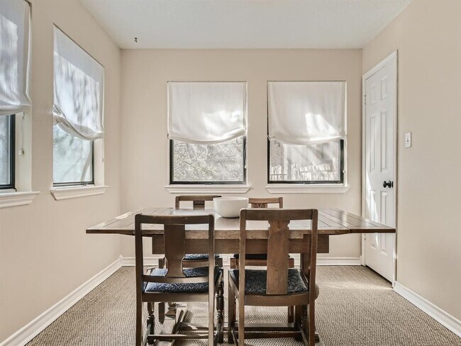 Foto del edificio - 1404 Norwalk Ln