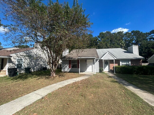 2BR/2BA Townhome. BRAND NEW FLOORS - 2BR/2BA Townhome. BRAND NEW FLOORS