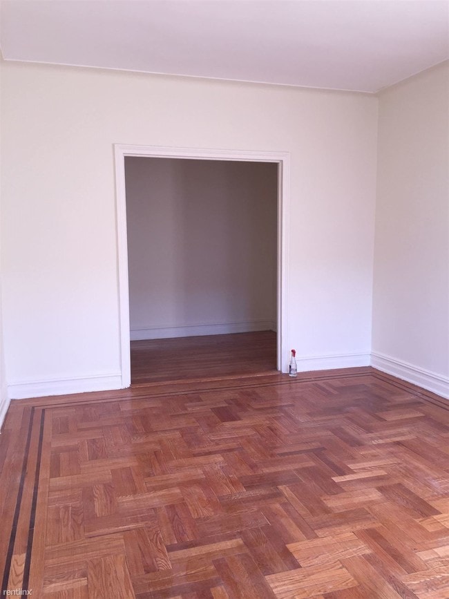 Building Photo - 2 br, 1 bath  - 2550 83rd St second floor