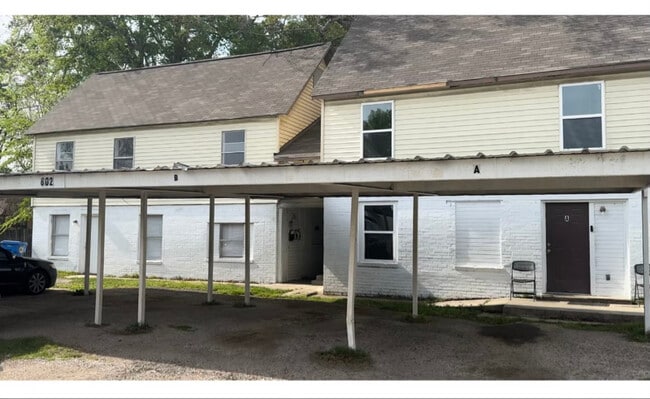 Building Photo - 802 Abney Ave