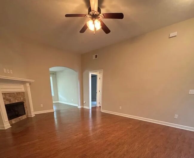 Building Photo - 322 Hidden Springs Ln