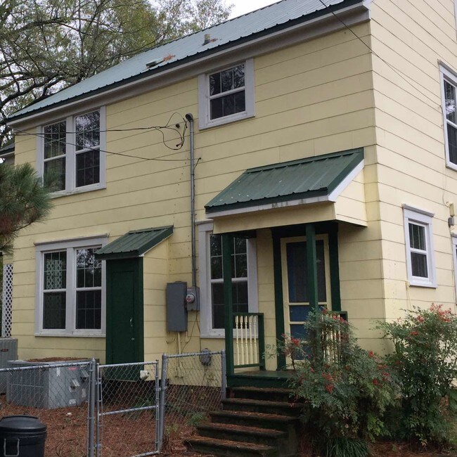 Building Photo - 604 Merrick St