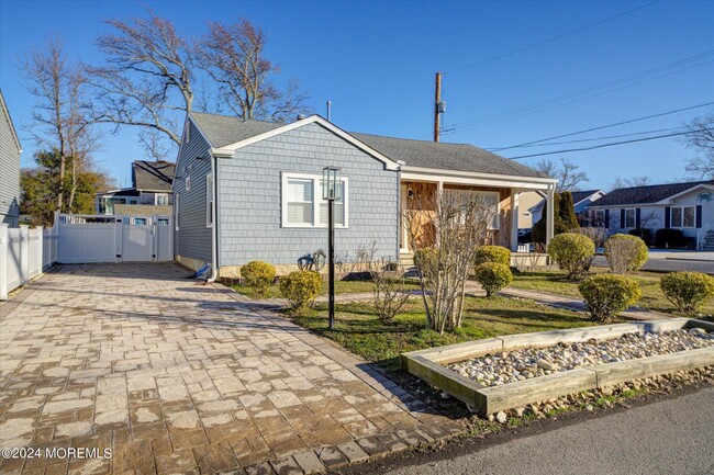 Building Photo - 515 Stone Harbor Ave