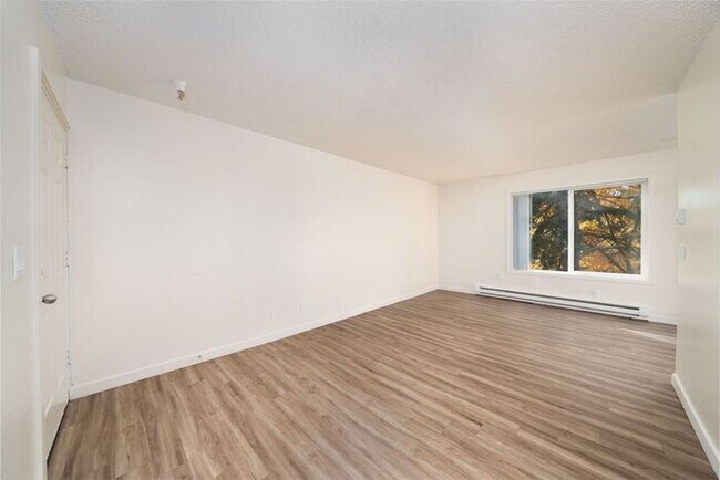 Foto del edificio - 1 bedroom in Oregon City! Must See!! 1ST M...