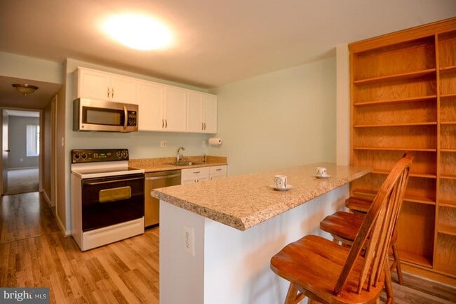 Building Photo - 9735 Kings Crown Ct