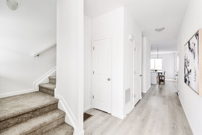 Building Photo - Great 3 bedroom for 2895!