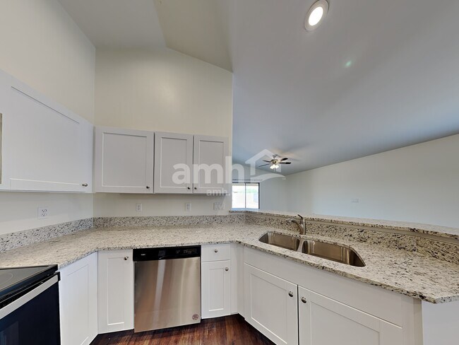 Foto del edificio - 7918 S Clarkson Ct