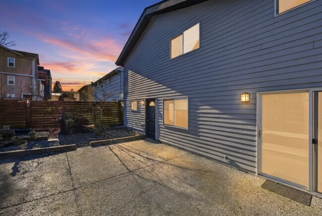 Foto del edificio - 7922 9th Ave SW