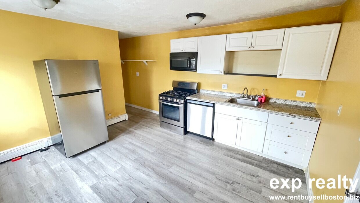 Kitchen - 15 Linwood St