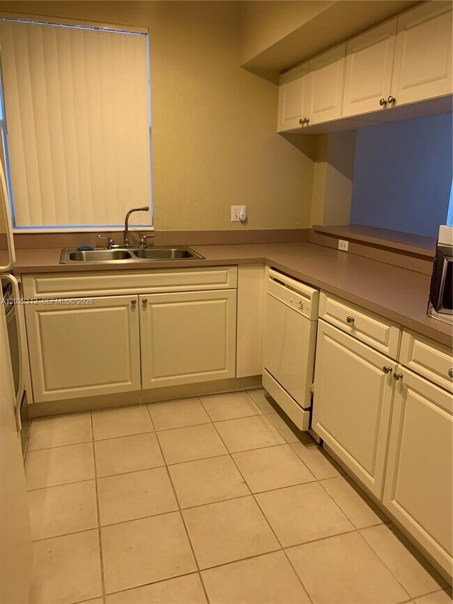 Foto del edificio - 6572 W Sample Rd