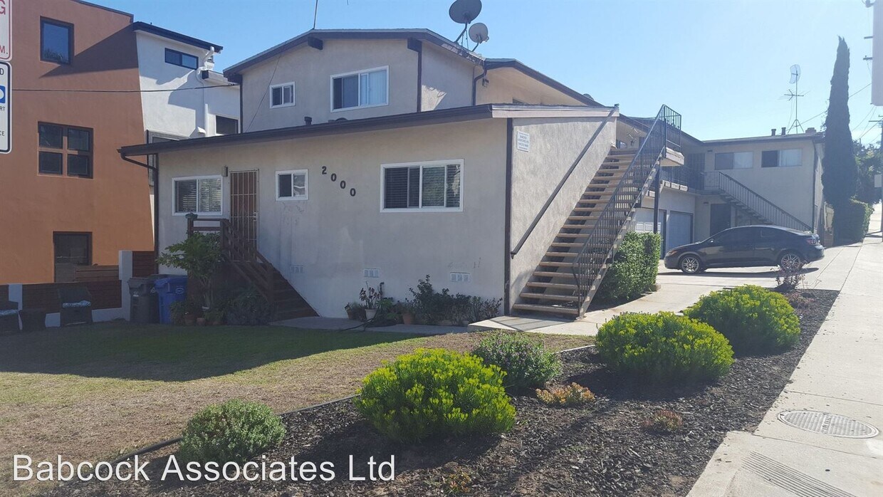 Foto principal - 2000 Carnegie Ln
