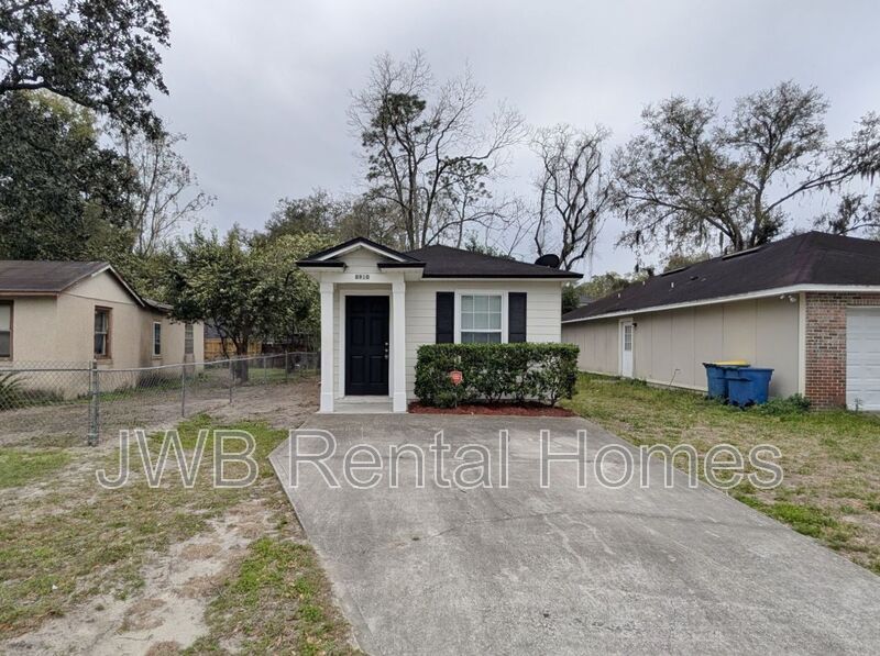 Foto principal - 8910 Eaton Ave