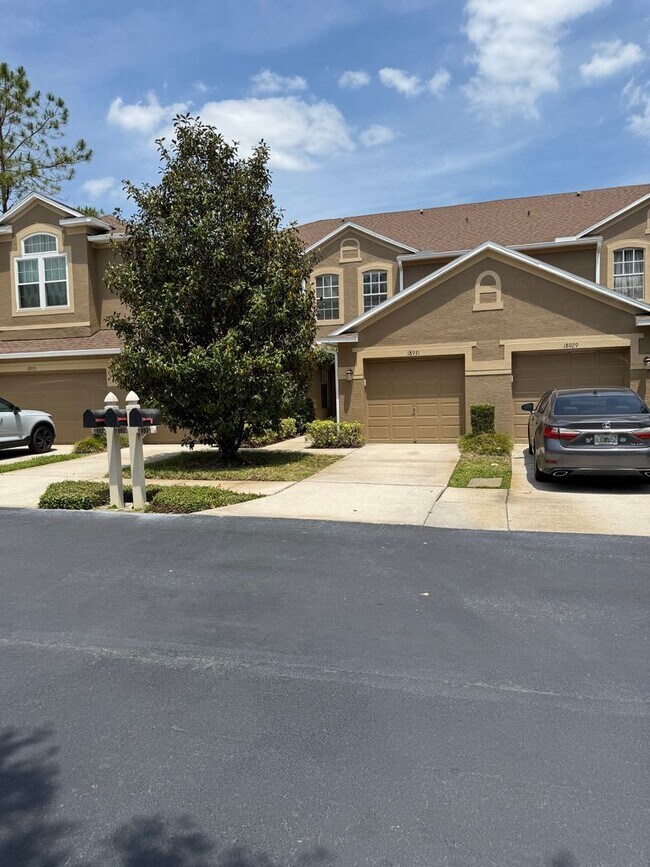 Foto del edificio - Spacious 2 Bedroom, 1.5 Bath Townhouse For Lease