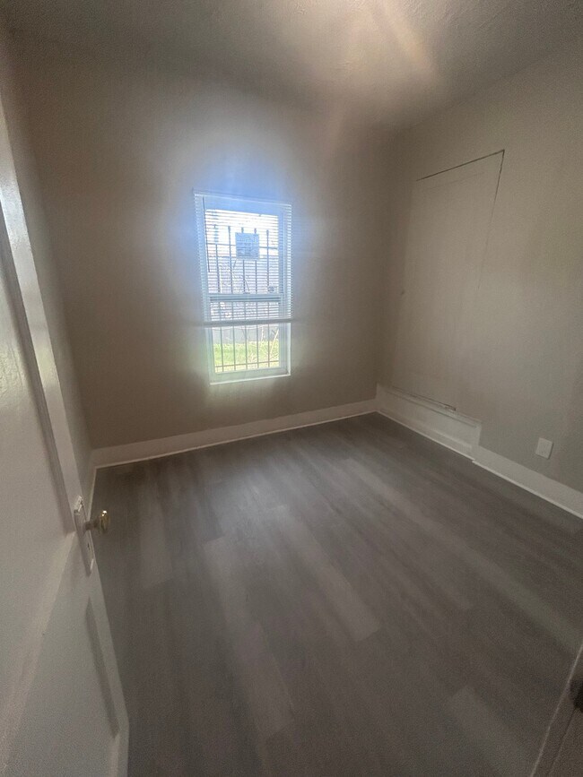 Foto del edificio - 2163 E 84th St