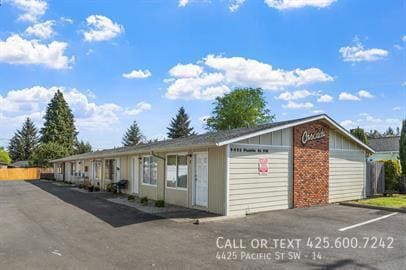 Foto principal - 4425 Pacific St SW