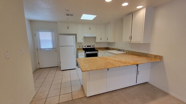 Foto del edificio - Lovely 2 Bdrm/1 Bath Home Sits in a Small ...