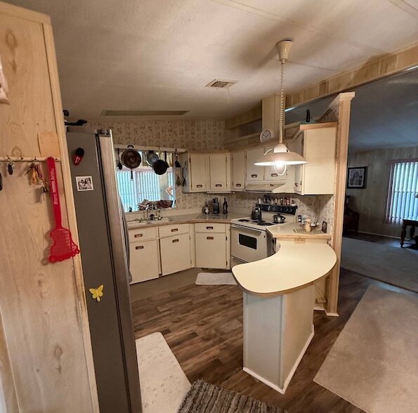 Foto del edificio - 128 Needle Palm Ln