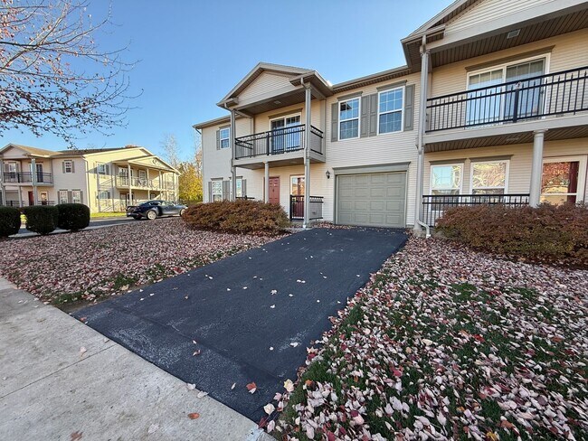 Building Photo - Three Bedroom Condo in Tradition Point