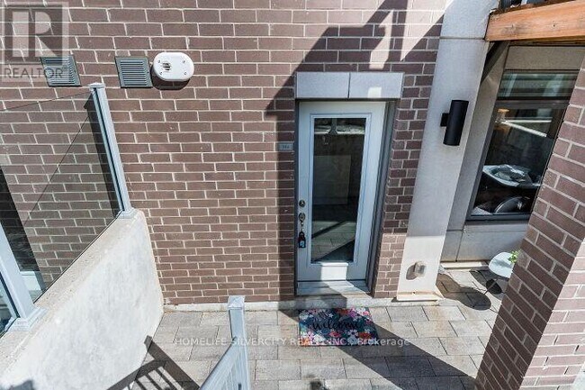 Photo du bâtiment - 3058 Sixth Line