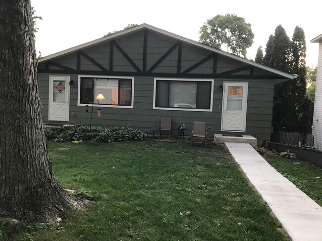 Foto del edificio - 2131 Cedar Ln