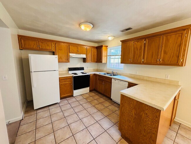 Foto del edificio - 3 Bedroom, 1.5 Bath Townhouse