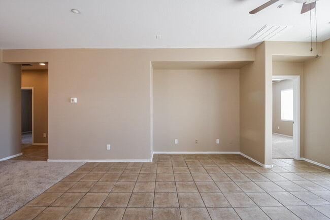 Foto del edificio - 1713 W Owens Way