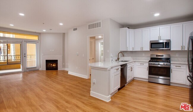 Building Photo - 344 Hauser Blvd