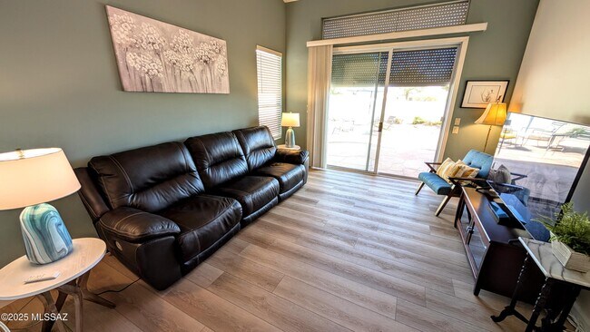 Foto del edificio - 38325 S Mountain Site Dr