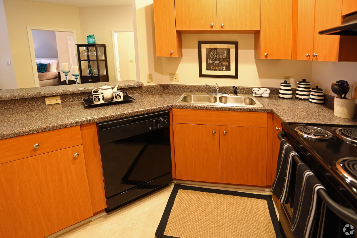 Galleria Village 1616 Galleria Club Ln Charlotte, NC Apartments for Rent in Charlotte