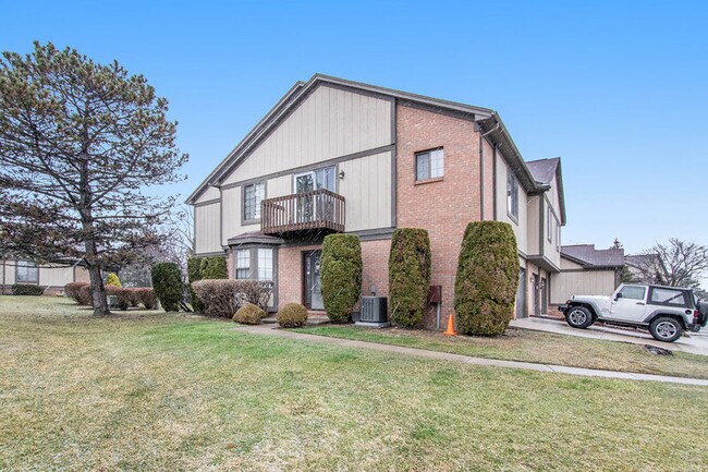 Building Photo - 71 Meadow Wood Dr