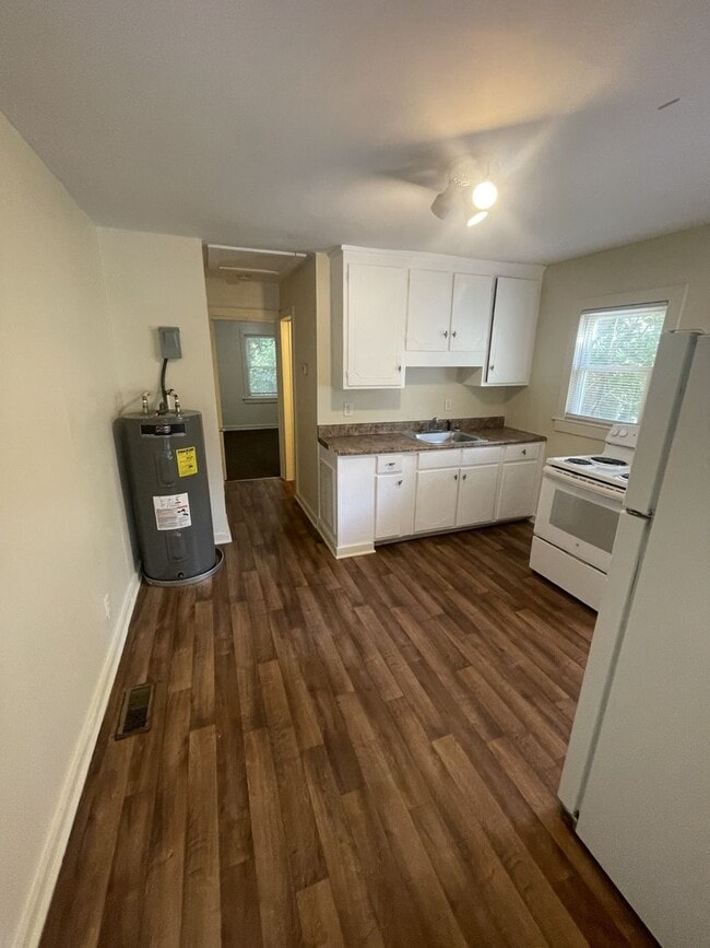 Building Photo - 1 Bedroom 1 Bathroom