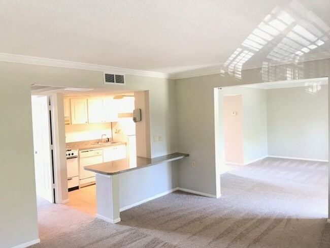 Building Photo - Cozy 2 bed/ 2 bath Condo for Rent at Water...