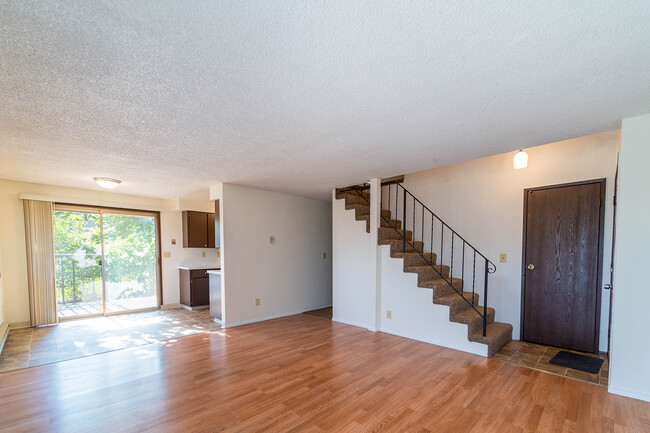 Building Photo - 1106/1108 E Rowan Ave