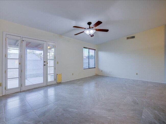 Foto del edificio - Spacious 3-Bedroom, 2-Bath Home with Large Backyard