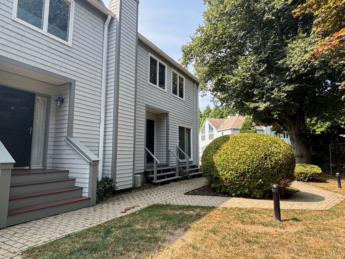 Foto principal - 421 Bellevue Ave