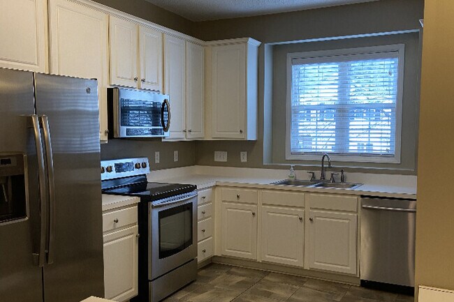 Building Photo - 830 Genford Ct