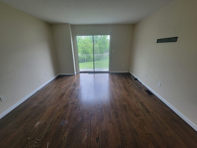 Foto del edificio - 360 W Spring St